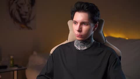 Snapshot of chillguy2k chatting on 10-15-25, 03:23 Rick online show from 10-15-25, 03:23