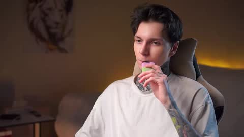 Snapshot of chillguy2k chatting on 10-20-25, 07:03 Rick online show from 10-20-25, 07:03