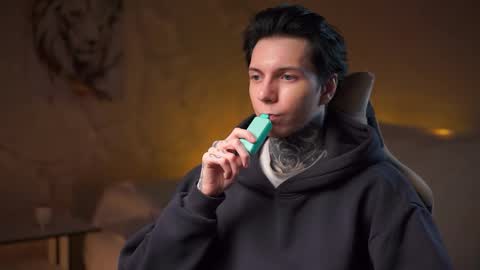 Snapshot of chillguy2k chatting on 10-27-25, 04:22 Rick online show from 10-27-25, 04:22