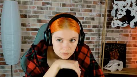 Bella online show from 09-18-25, 05:42