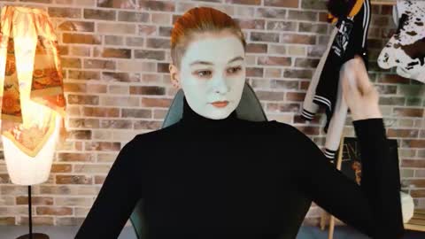 Bella online show from 09-30-25, 05:12