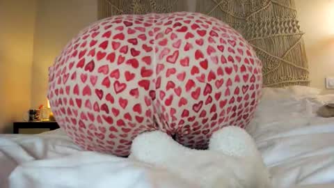 yoursensualparadise online show from 10-22-25, 01:17