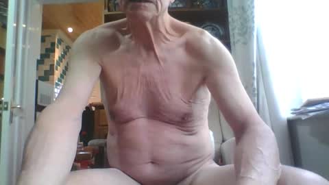 chipper341596 online show from 04-11-26, 08:07