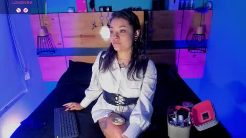 Snapshot of chloaellenn chatting on 03-12-26, 02:01 Chloeallennn online show from 03-12-26, 02:01