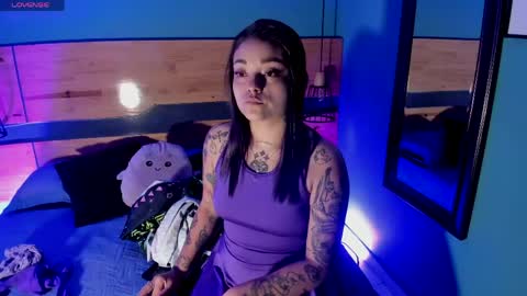 Chloeallennn  online show from 04-21-26, 12:11