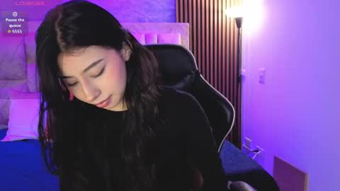 chloe_bluee_ online show from 04-21-26, 11:05