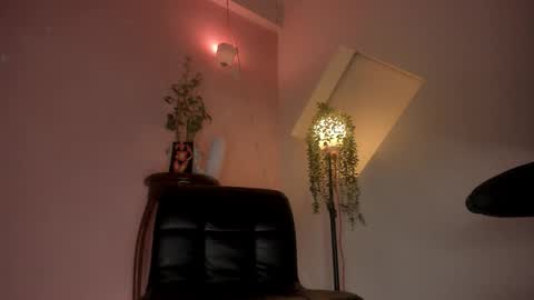 chloe_cooperr online show from 10-18-25, 12:24