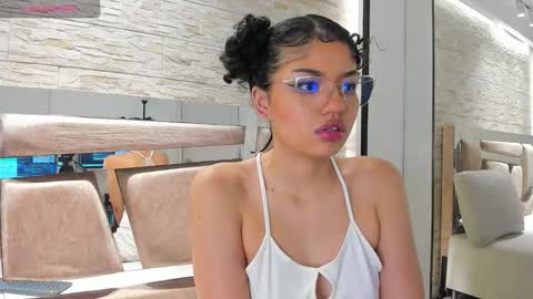 Snapshot of chloe_cortez chatting on 12-14-25, 11:15 chloe online show from 12-14-25, 11:15