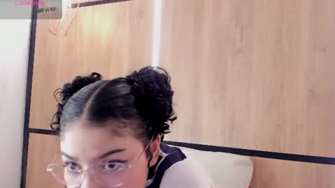 Snapshot of chloe_cortez chatting on 07-17-26, 12:12 chloe online show from 07-17-26, 12:12