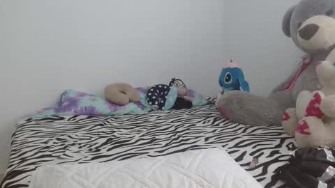 Snapshot of chloe_dolce chatting on 10-10-25, 03:55 chloe_dolce online show from 10-10-25, 03:55