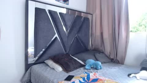 Chloe and Danna online show from 04-24-26, 08:55