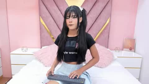 Snapshot of chloe_larson chatting on 03-07-26, 11:29 Chloe online show from 03-07-26, 11:29