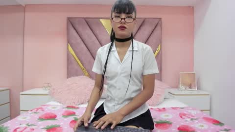 Snapshot of chloe_larson chatting on 03-11-26, 11:27 Chloe online show from 03-11-26, 11:27