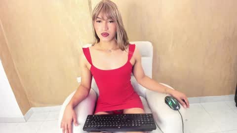 Snapshot of chloe_luxury chatting on 05-12-26, 01:19 chloe_luxury online show from 05-12-26, 01:19