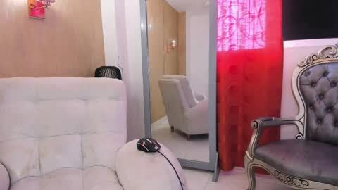 Snapshot of chloe_luxury chatting on 05-21-26, 02:46 chloe_luxury online show from 05-21-26, 02:46