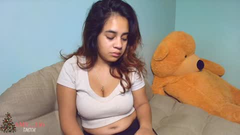 Snapshot of chloe_maia1 chatting on 12-17-24, 03:06 AMY online show from 12-17-24, 03:06