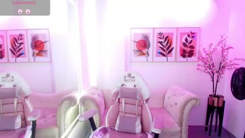 Snapshot of chloe_meoww chatting on 05-11-26, 11:49 Chloe online show from 05-11-26, 11:49