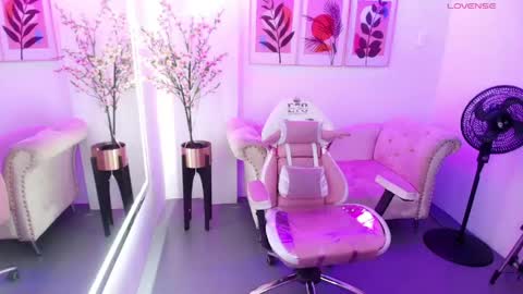 Snapshot of chloe_meoww chatting on 05-22-26, 12:00 Chloe online show from 05-22-26, 12:00