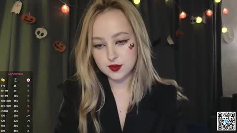  Chloe  online show from 10-25-25, 07:19