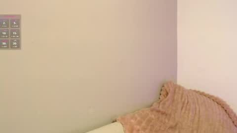 chloe_peach_ online show from 04-21-26, 12:22