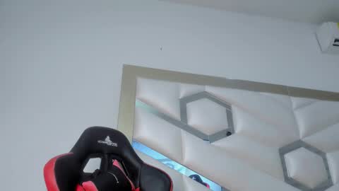 CHLOE online show from 11-28-25, 05:59