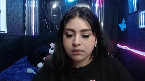 chloe_smith5 online show from 06-11-26, 01:42