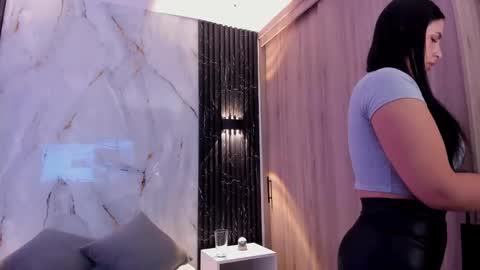 Snapshot of chloe_toms chatting on 10-14-25, 10:27 chloe online show from 10-14-25, 10:27