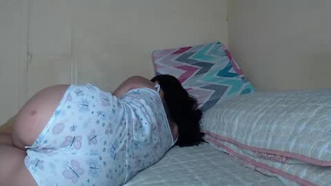 Snapshot of chloe_vahos chatting on 12-06-24, 04:06 Chloe  online show from 12-06-24, 04:06
