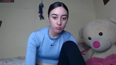Snapshot of chloe_vahos chatting on 01-08-25, 08:50 Chloe  online show from 01-08-25, 08:50