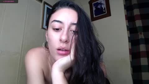 Snapshot of chloe_vahos chatting on 02-11-25, 12:06 Chloe  online show from 02-11-25, 12:06