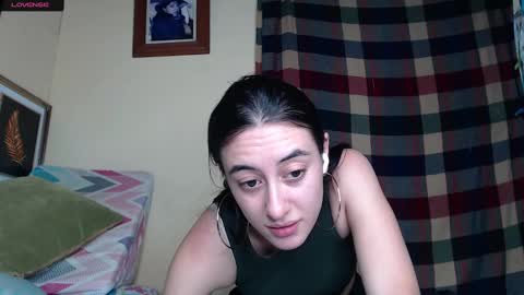 Snapshot of chloe_vahos chatting on 02-12-25, 08:29 Chloe  online show from 02-12-25, 08:29