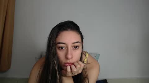 Snapshot of chloe_vahos chatting on 09-18-25, 05:26 Chloe  online show from 09-18-25, 05:26