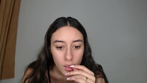 Snapshot of chloe_vahos chatting on 09-19-25, 10:21 Chloe  online show from 09-19-25, 10:21