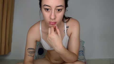 Snapshot of chloe_vahos chatting on 09-23-25, 10:35 Chloe  online show from 09-23-25, 10:35
