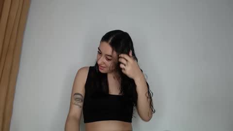 Snapshot of chloe_vahos chatting on 09-25-25, 09:40 Chloe  online show from 09-25-25, 09:40