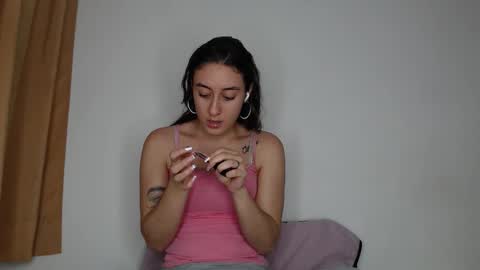 Snapshot of chloe_vahos chatting on 09-26-25, 10:47 Chloe  online show from 09-26-25, 10:47