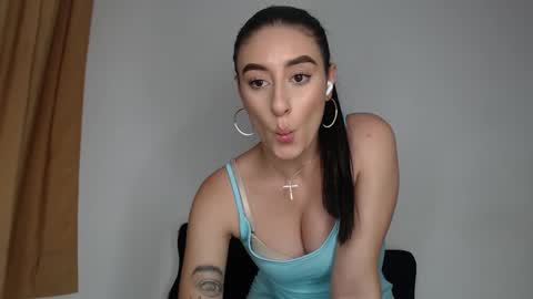 Snapshot of chloe_vahos chatting on 09-29-25, 12:16 Chloe  online show from 09-29-25, 12:16