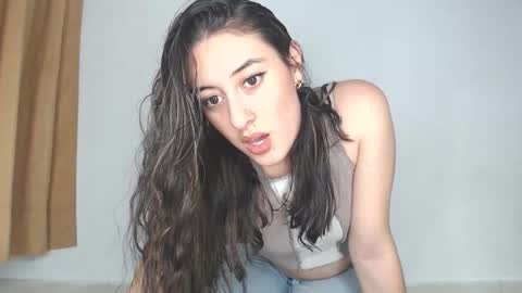 Snapshot of chloe_vahos chatting on 10-04-25, 09:57 Chloe  online show from 10-04-25, 09:57