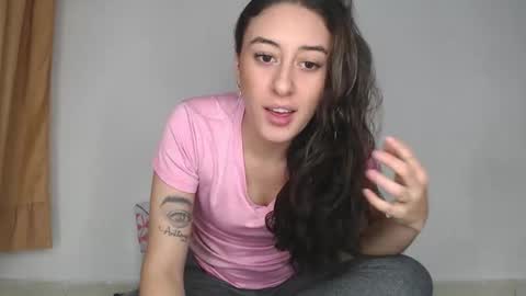 Snapshot of chloe_vahos chatting on 10-06-25, 01:14 Chloe  online show from 10-06-25, 01:14