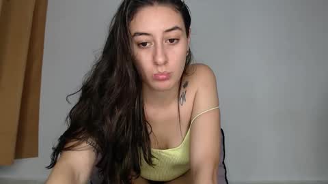 Snapshot of chloe_vahos chatting on 10-10-25, 12:31 Chloe  online show from 10-10-25, 12:31