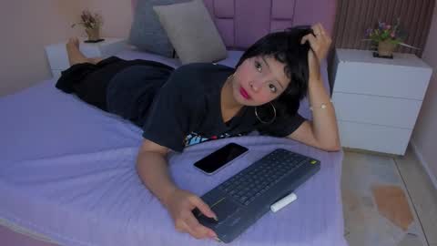   online show from 12-05-25, 02:03