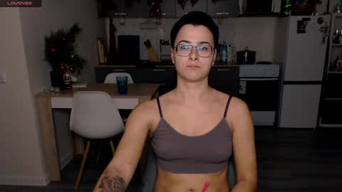 Eva and Sandra online show from 12-23-24, 08:47