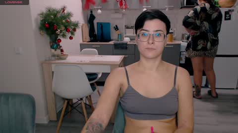 Eva and Sandra online show from 01-04-25, 07:44