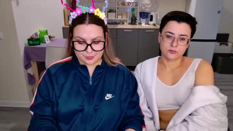 Eva and Sandra online show from 02-25-26, 06:23