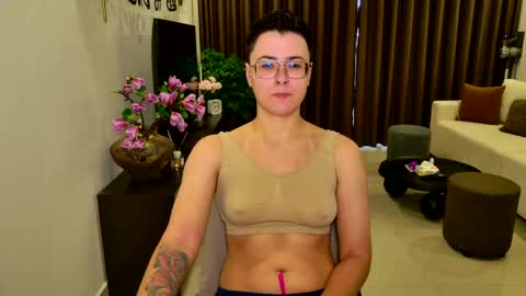 Snapshot of chloe_x_ chatting on 04-17-26, 07:44 Eva and Sandra online show from 04-17-26, 07:44