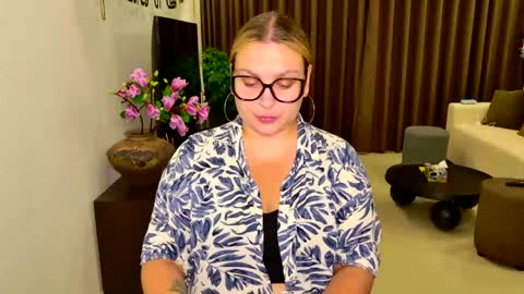 Snapshot of chloe_x_ chatting on 04-22-26, 09:05 Eva and Sandra online show from 04-22-26, 09:05