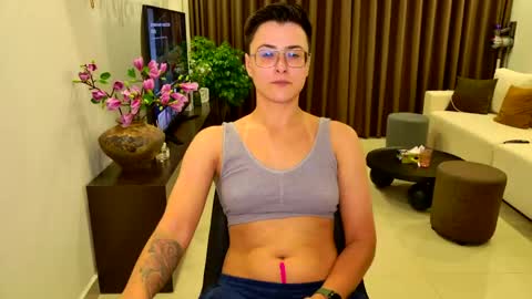 Snapshot of chloe_x_ chatting on 04-24-26, 06:10 Eva and Sandra online show from 04-24-26, 06:10