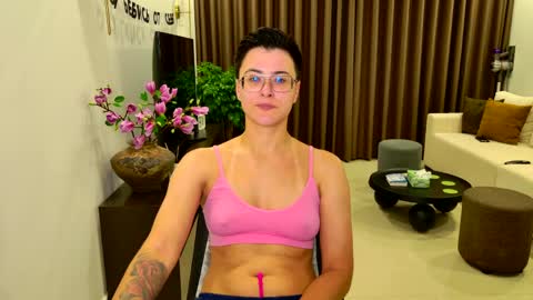 Snapshot of chloe_x_ chatting on 05-05-26, 09:01 Eva and Sandra online show from 05-05-26, 09:01
