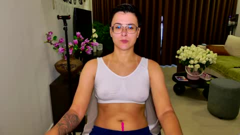 Snapshot of chloe_x_ chatting on 05-23-26, 08:40 Eva and Sandra online show from 05-23-26, 08:40