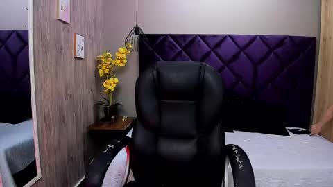 Snapshot of chloecampbell03 chatting on 09-21-25, 01:02 chloecampbell03 online show from 09-21-25, 01:02